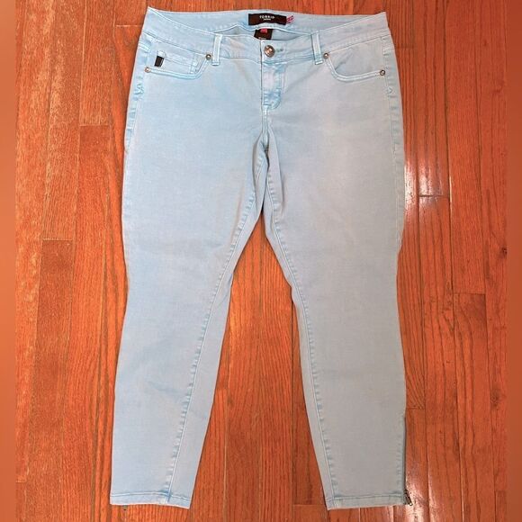 Robins Egg Blue Denim Cropped Jeans by Torrid Size 12 - Picture 1 of 5